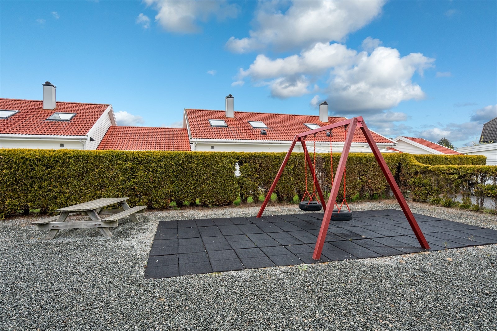Sameiet har felles lekeplass, ideelt for barnefamilier. Galleribilde
