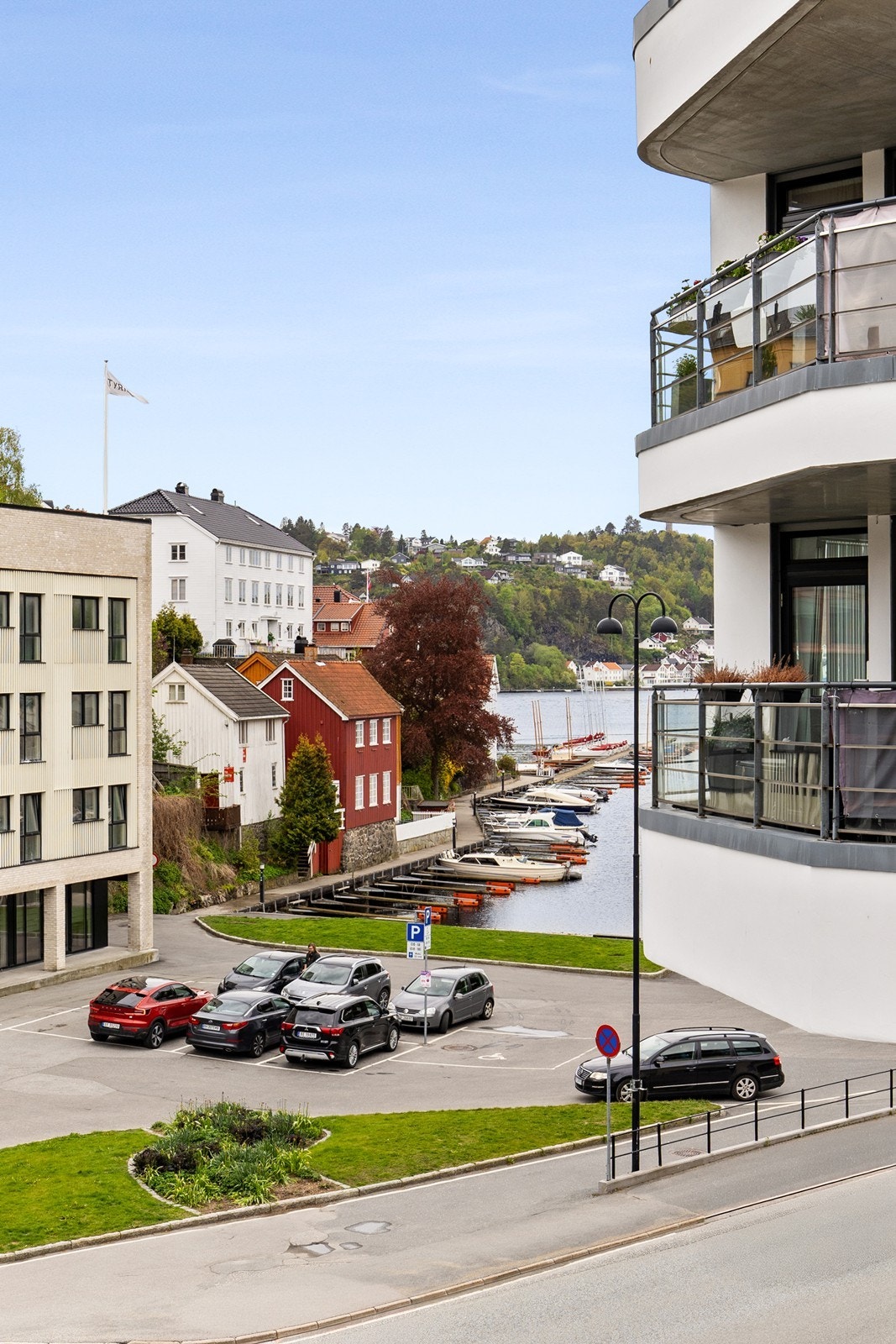 Fra balkongen har du nydelig utsikt mot Hisøy, over Kittelsbukt Galleribilde