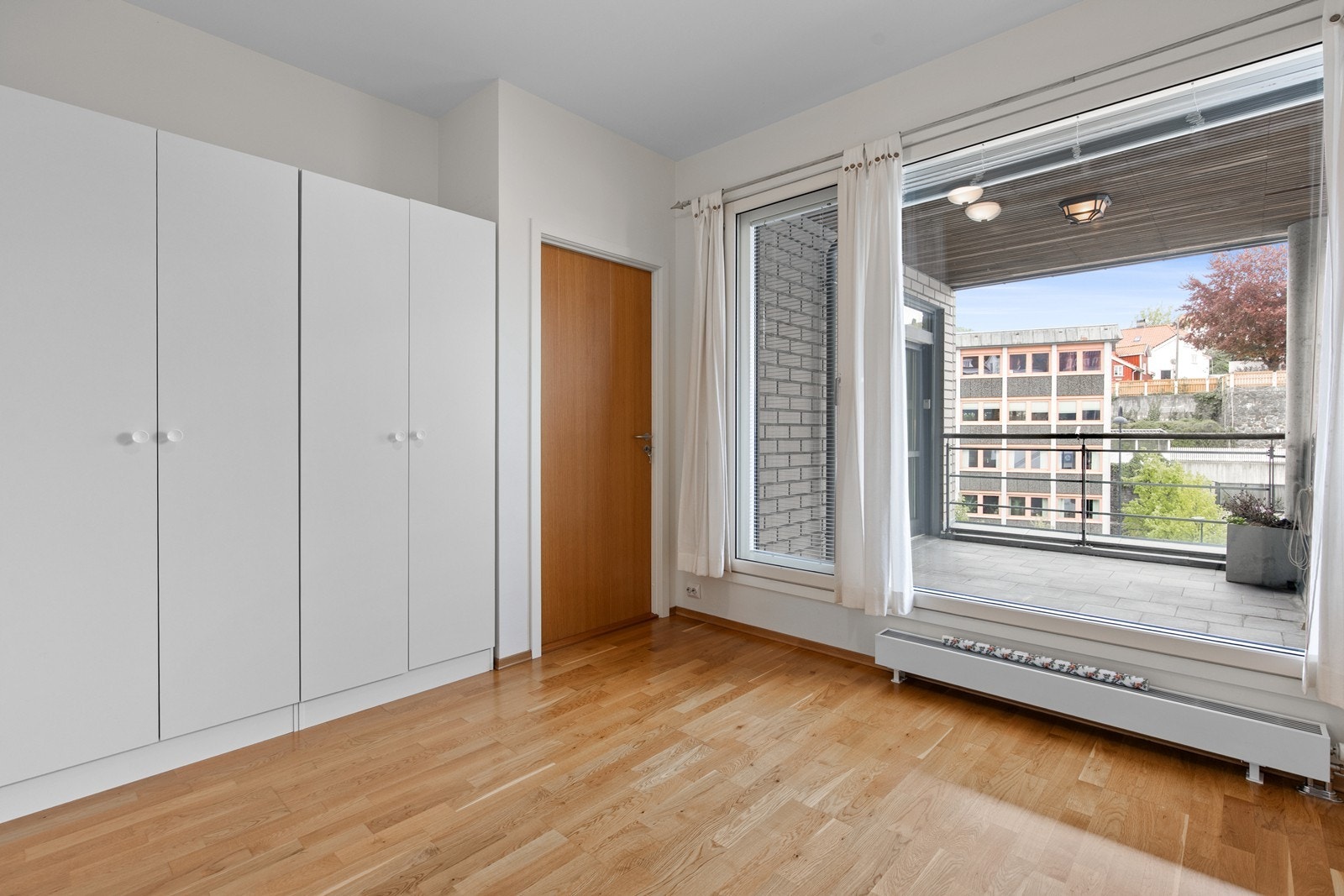 Her er det godt med garderobeplass Galleribilde