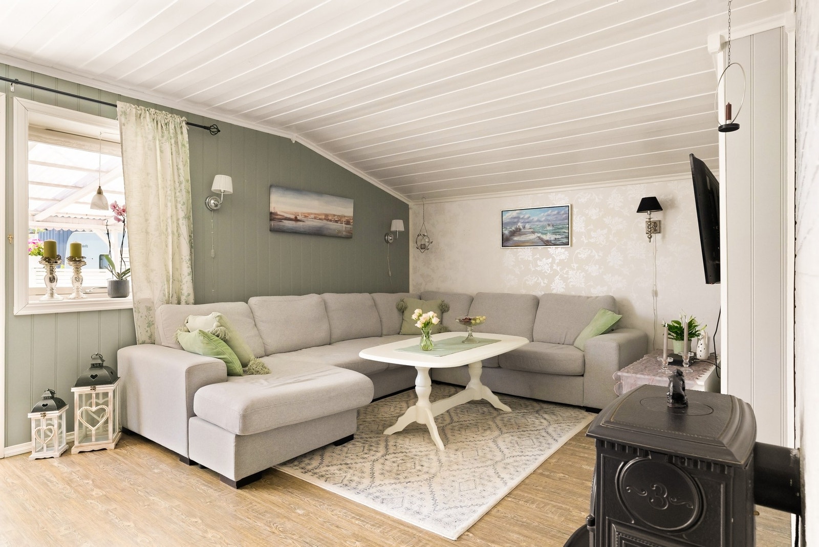 Plass til en stor sofa. Galleribilde