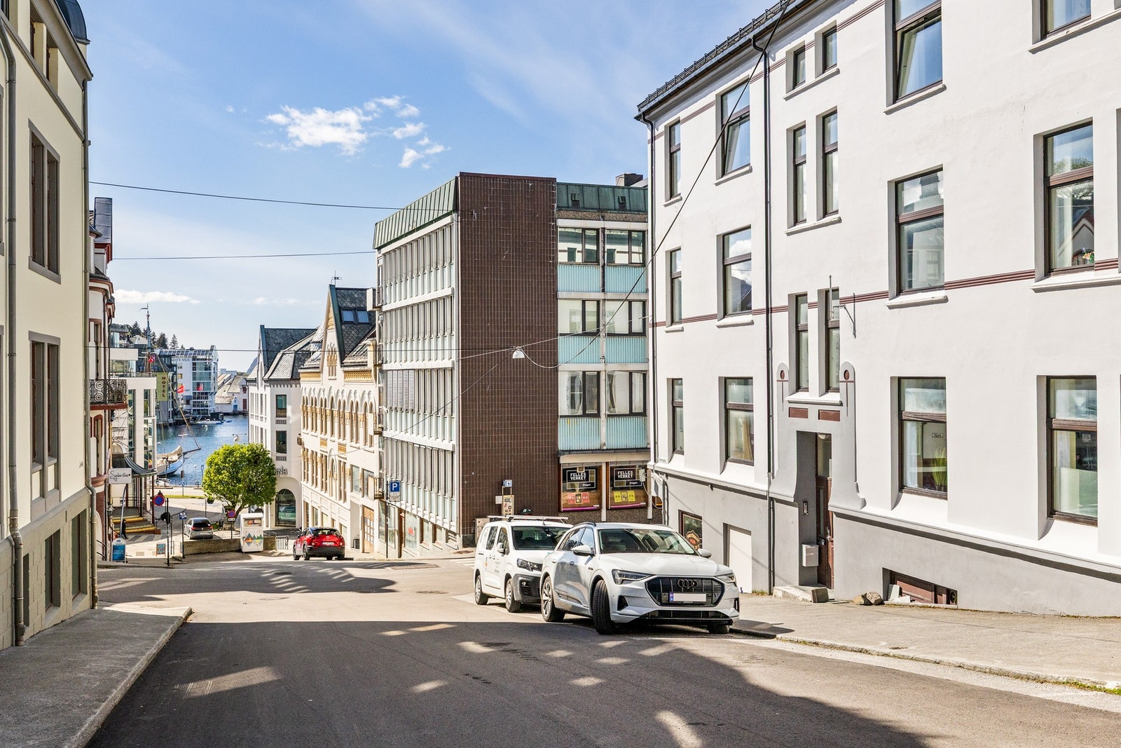 Boligen har en svært sentral beliggenhet med nærhet til "alt" du trenger i hverdagen Galleribilde