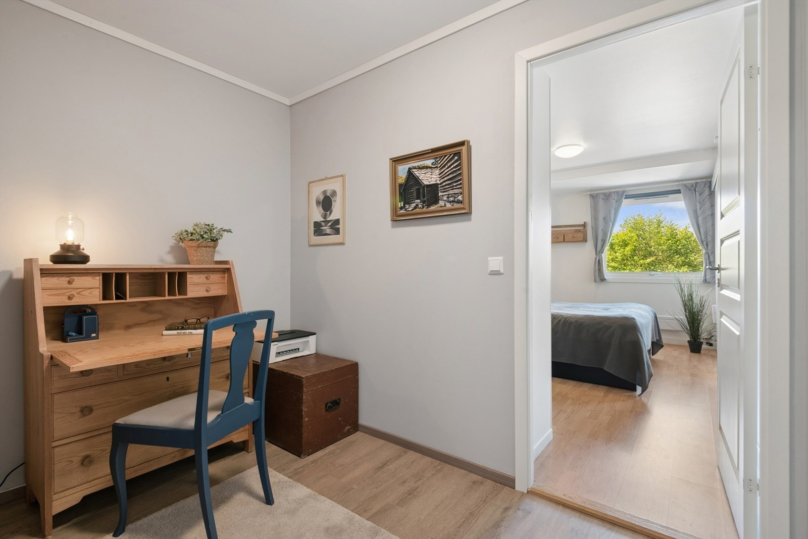 Et allsidig rom som kan brukes til kontor, walk-in-garderobe etc Galleribilde