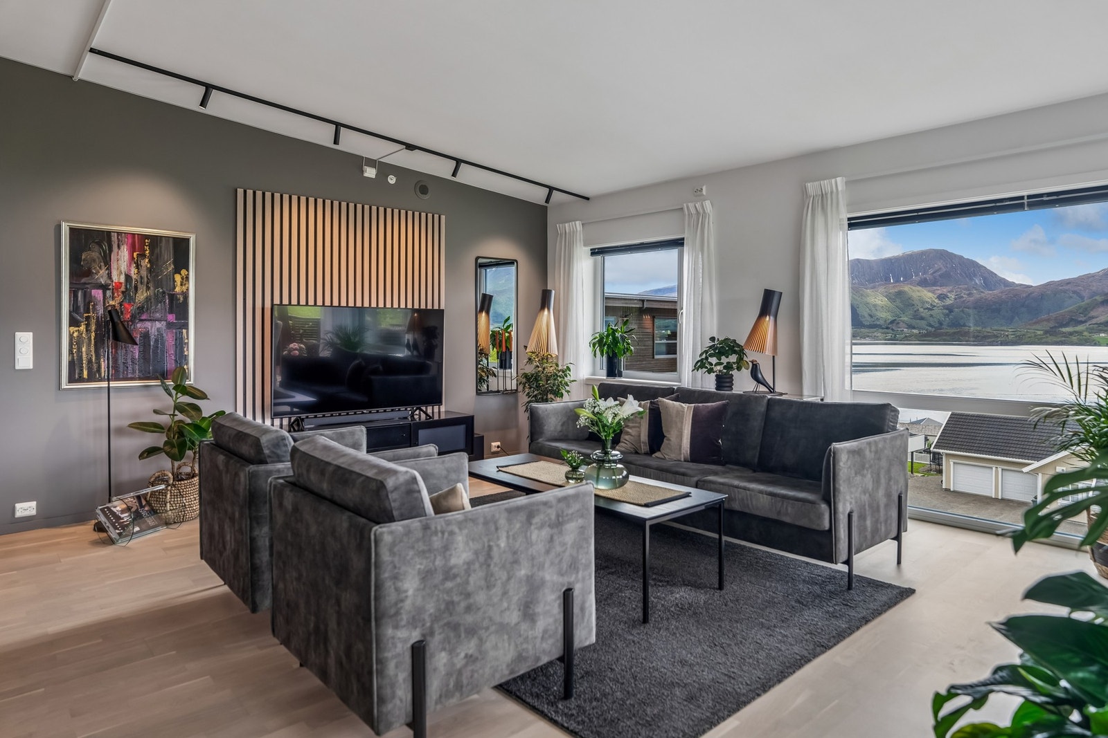 Innbydende og moderne leilighet med sentral beliggenhet og flott utsikt Galleribilde