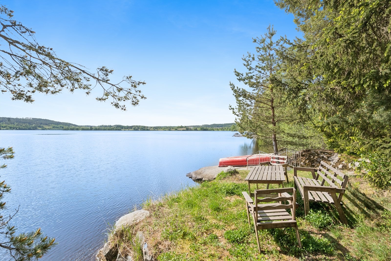 Ved vannkanten er det tilrettelagt med en steinmolo og sitteplass. Nessjøen er kjent for et variert fiske med blant annet ørret, abbor og gjedde. Galleribilde