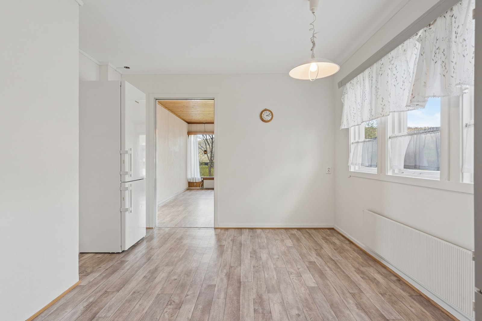 Den åpne løsningen gir et sosialt og fleksibelt rom. Galleribilde