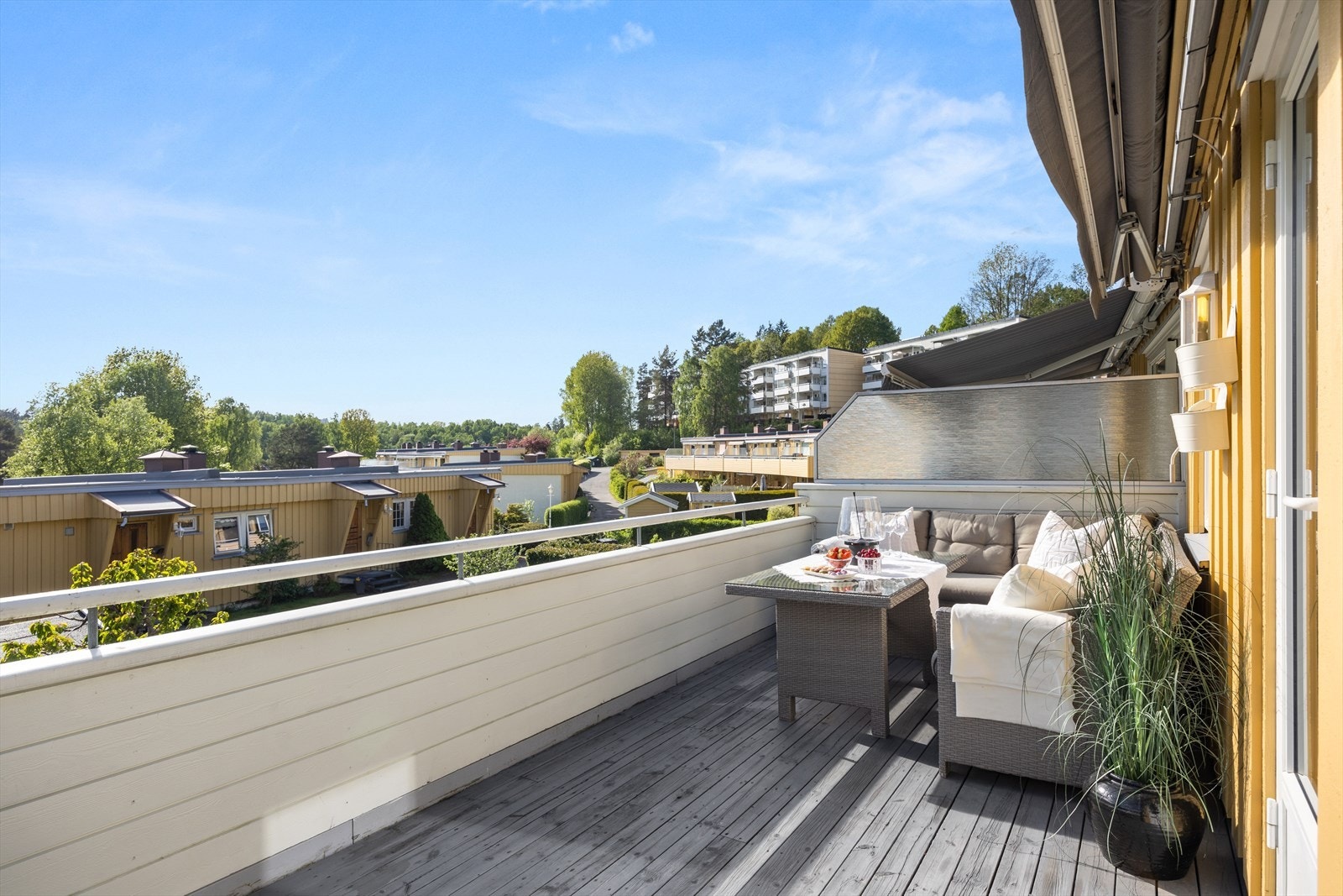 Veranda fungerer som en forlengelse av stuen på sommerstid. Galleribilde
