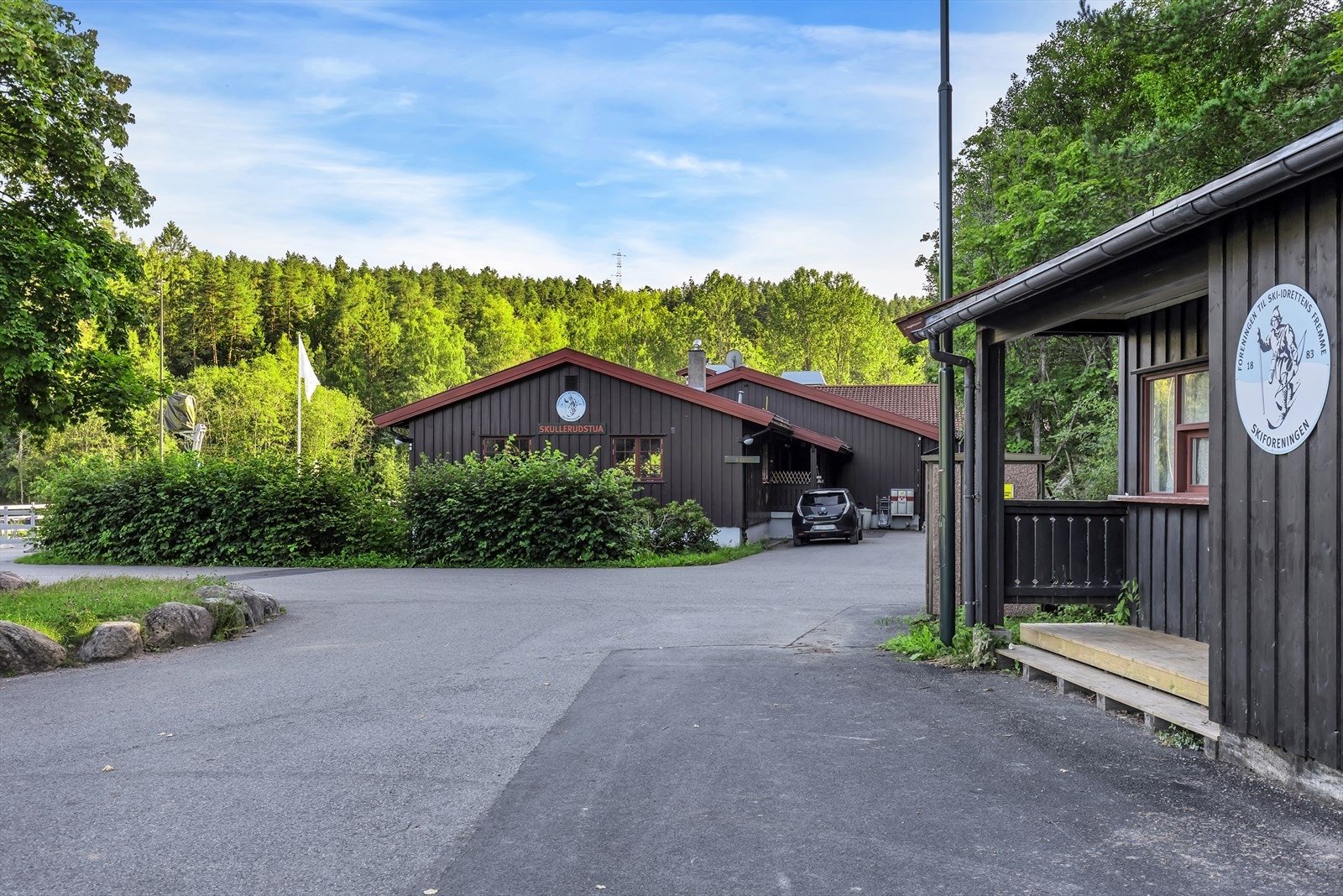 Skullerudstua ligger i nærheten og er for mange et flott utgangspunkt for en tur i Østmarka. Galleribilde