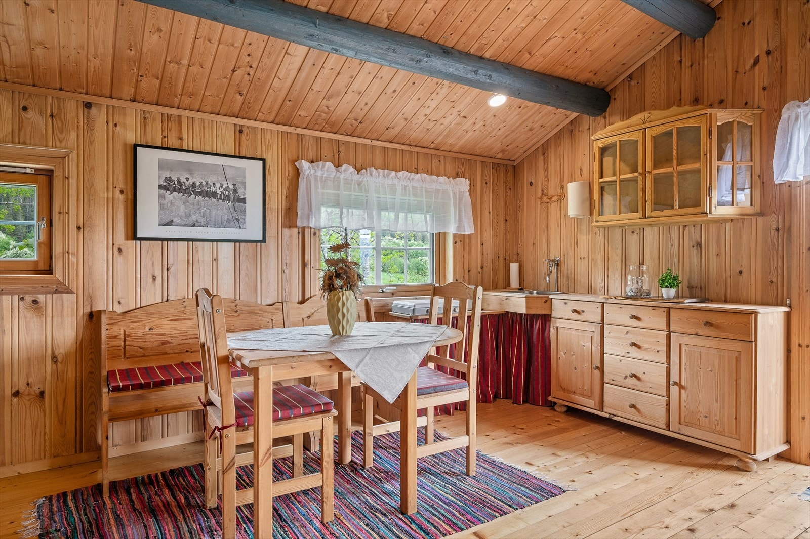 God plass til spisebord som kan samle hele familien. Galleribilde