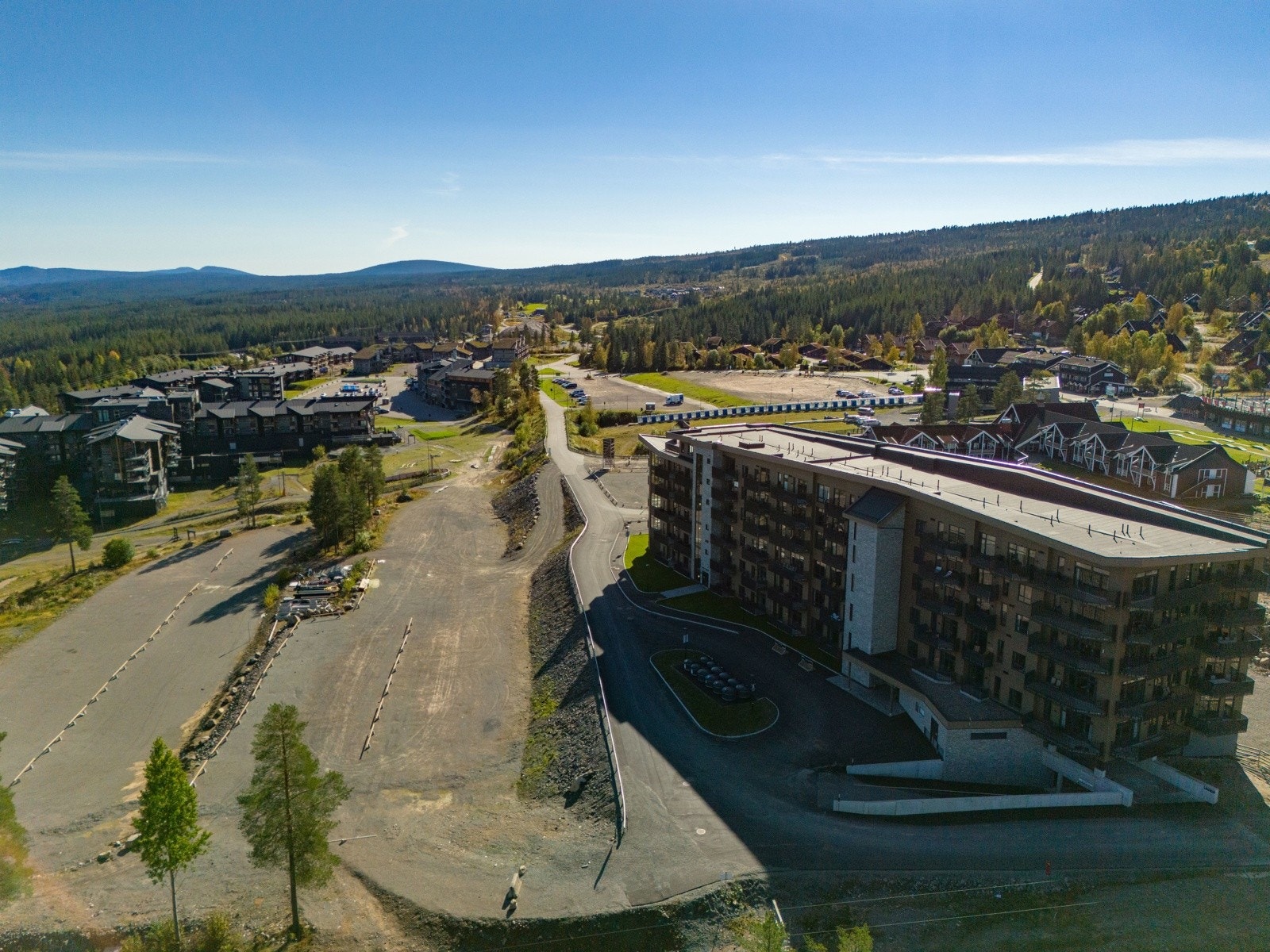 Her ferierer du i kort radius sykkelarena, golf, klatrepark, fjellturer og alt annet du kan oppleve i fjellet. Galleribilde
