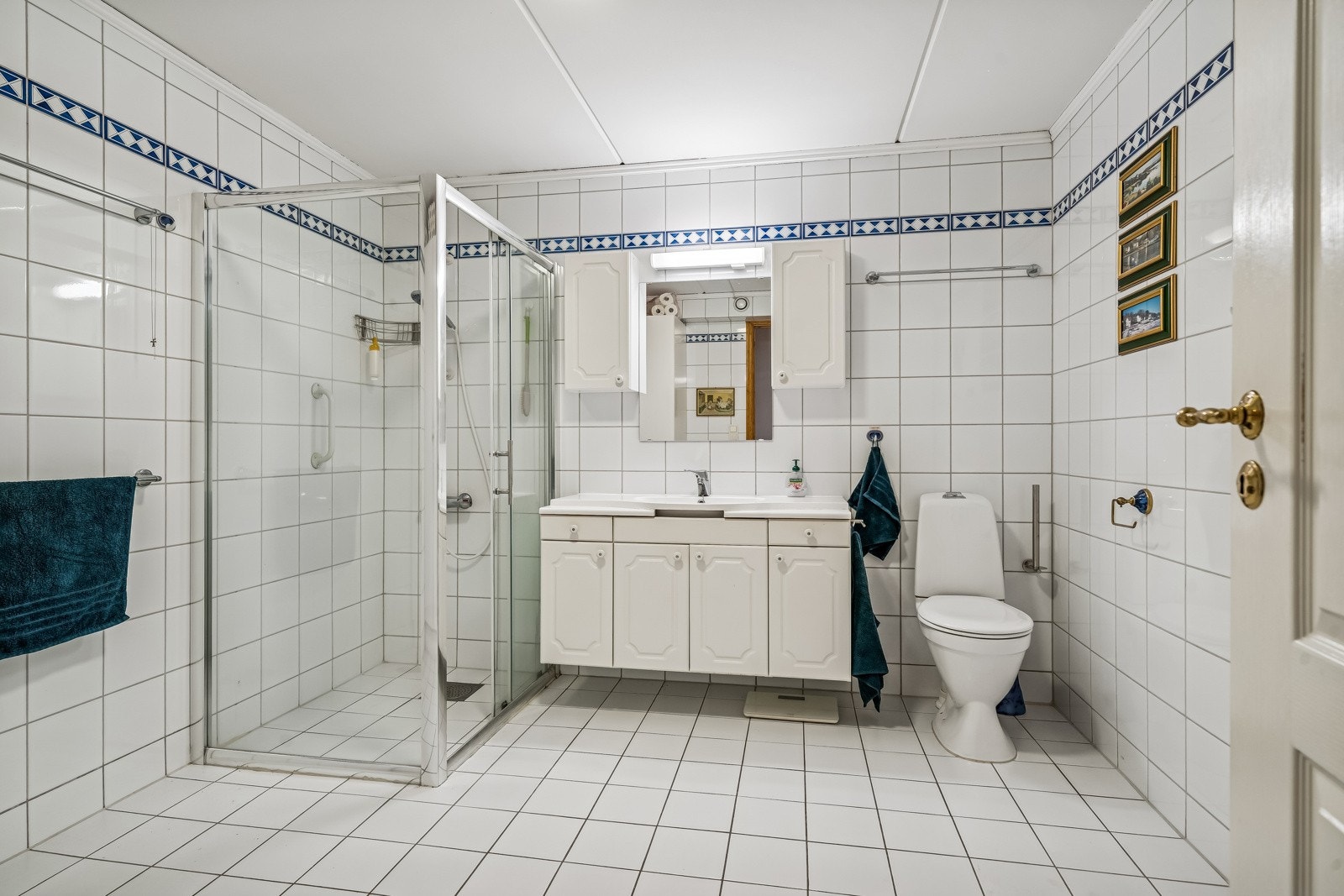 Flislagt bad med varmekabler Galleribilde