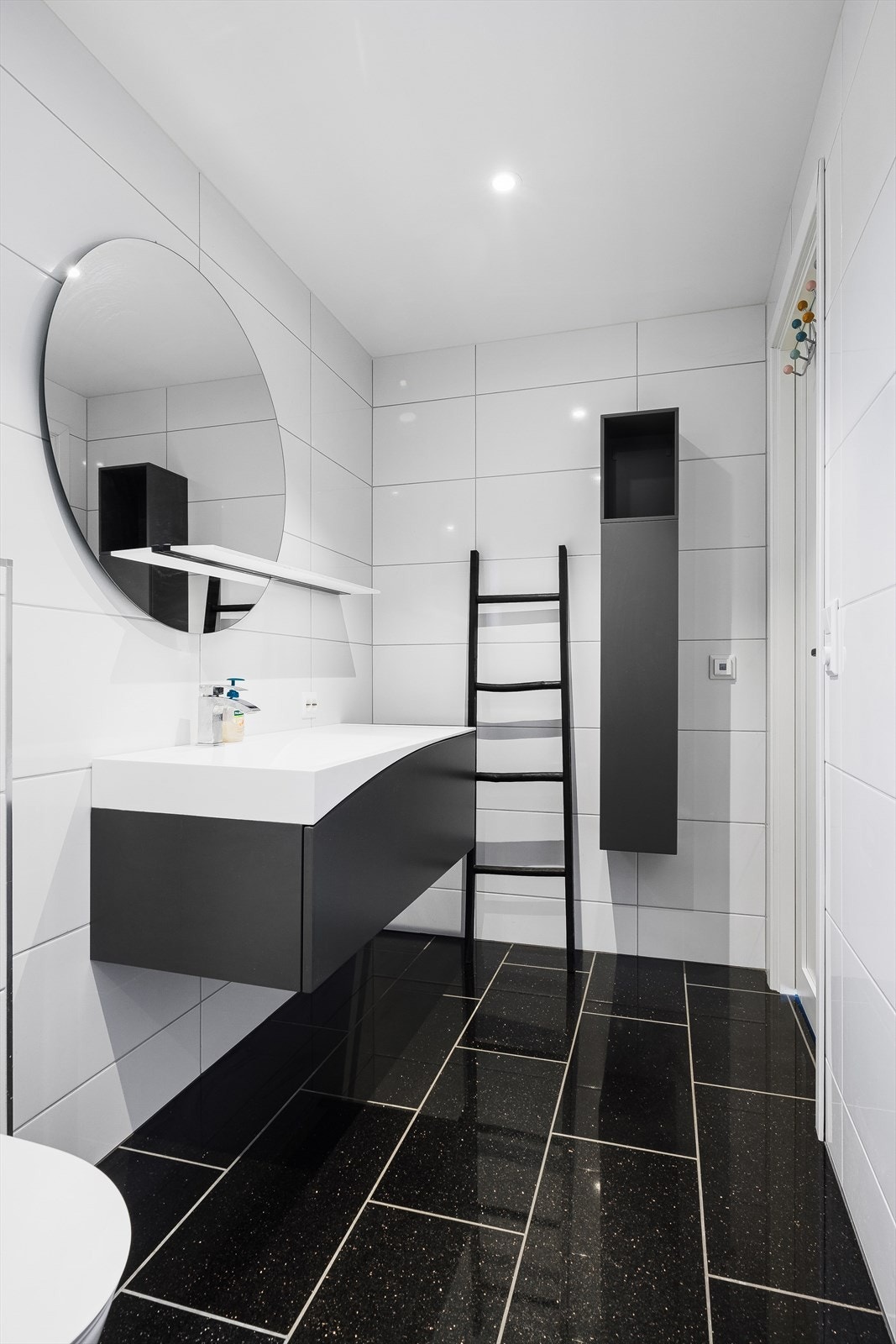 Helfliset bad med ren finish Galleribilde