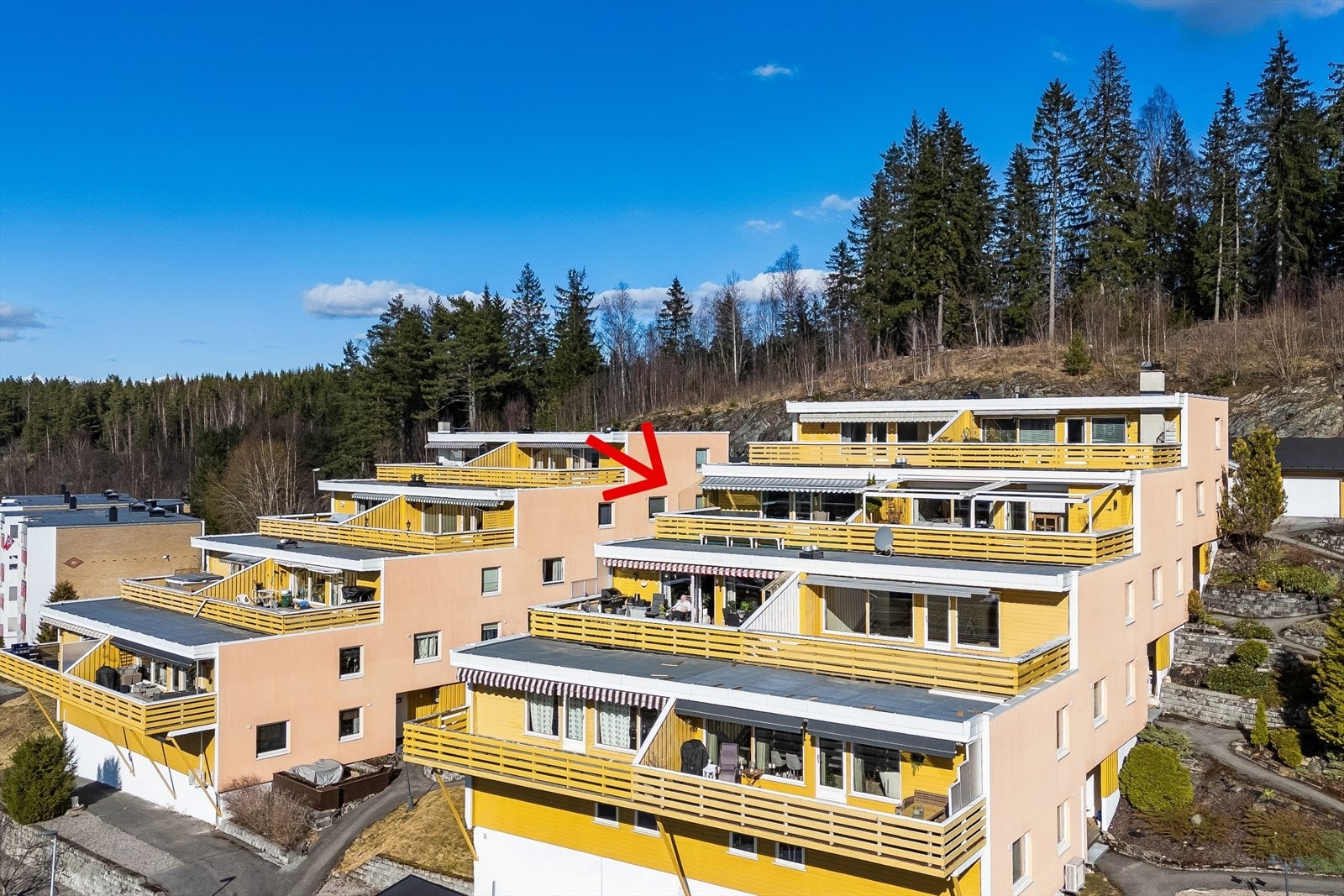 Leiligheten har romslig terrasse. Galleribilde