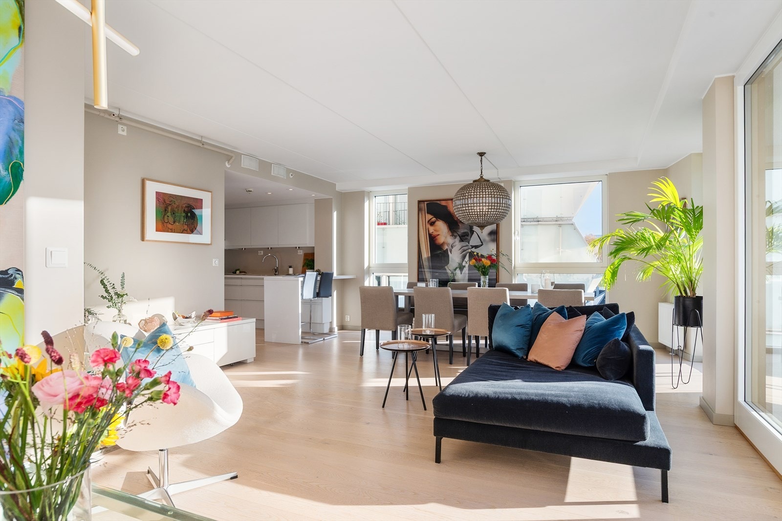 Det er balansert ventilasjon og fjernvarme. Galleribilde