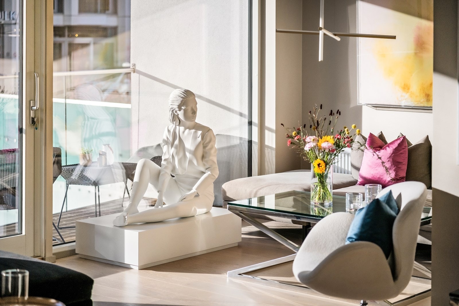 Hjørnebeliggenheten sørger for gode lysforhold i hele leiligheten. Galleribilde