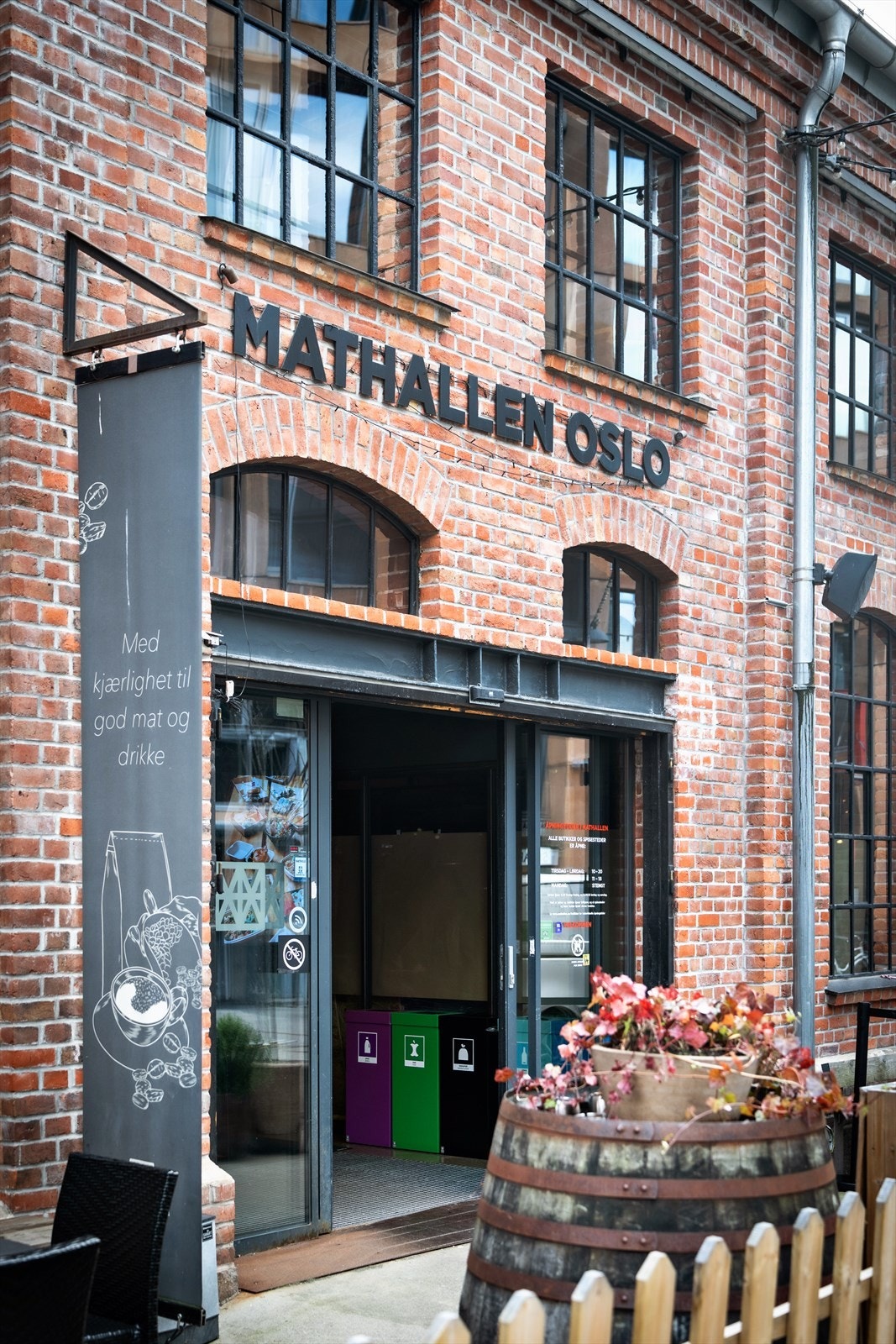 I nærområdet finner du blant annet Mathallen med byens beste utvalg av mat og drikke, flere populære barer og restauranter. Galleribilde