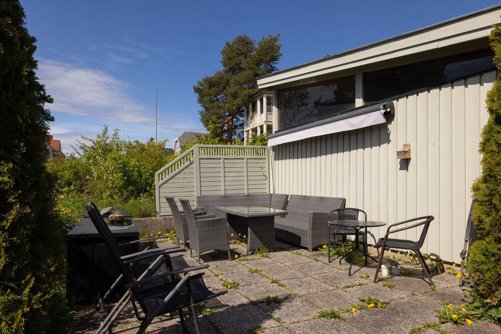 Hage med felles uteplass Galleribilde
