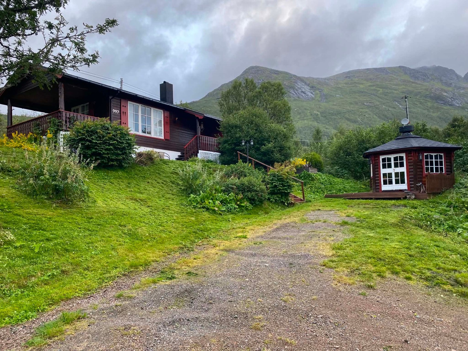 EIE eiendomsmegling v/Runar Bjørkelund har gleden av å presentere Flesnesveien 997!
Foto: Privat + Lunde Images AS Galleribilde