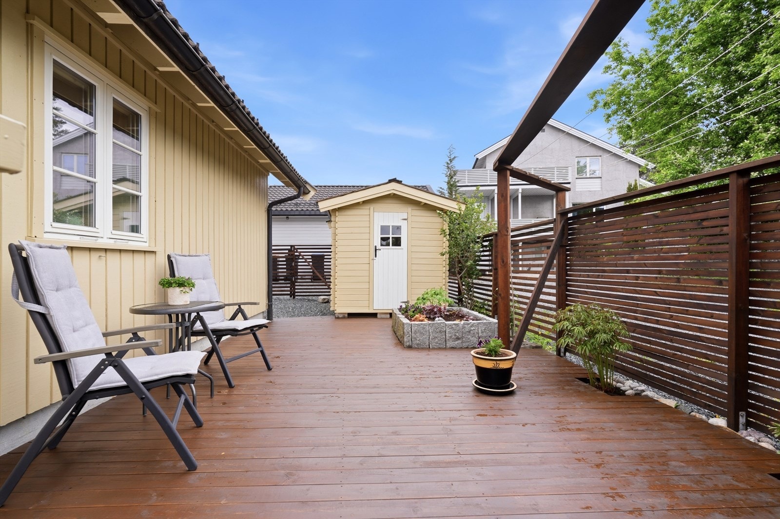 På tomten står også en frittstående bod i lafteplank, oppført i 2019. Galleribilde