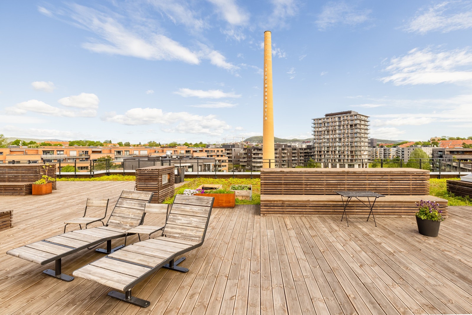 I nabogården har man tilgang på en stor og flott felles takterrasse, Galleribilde