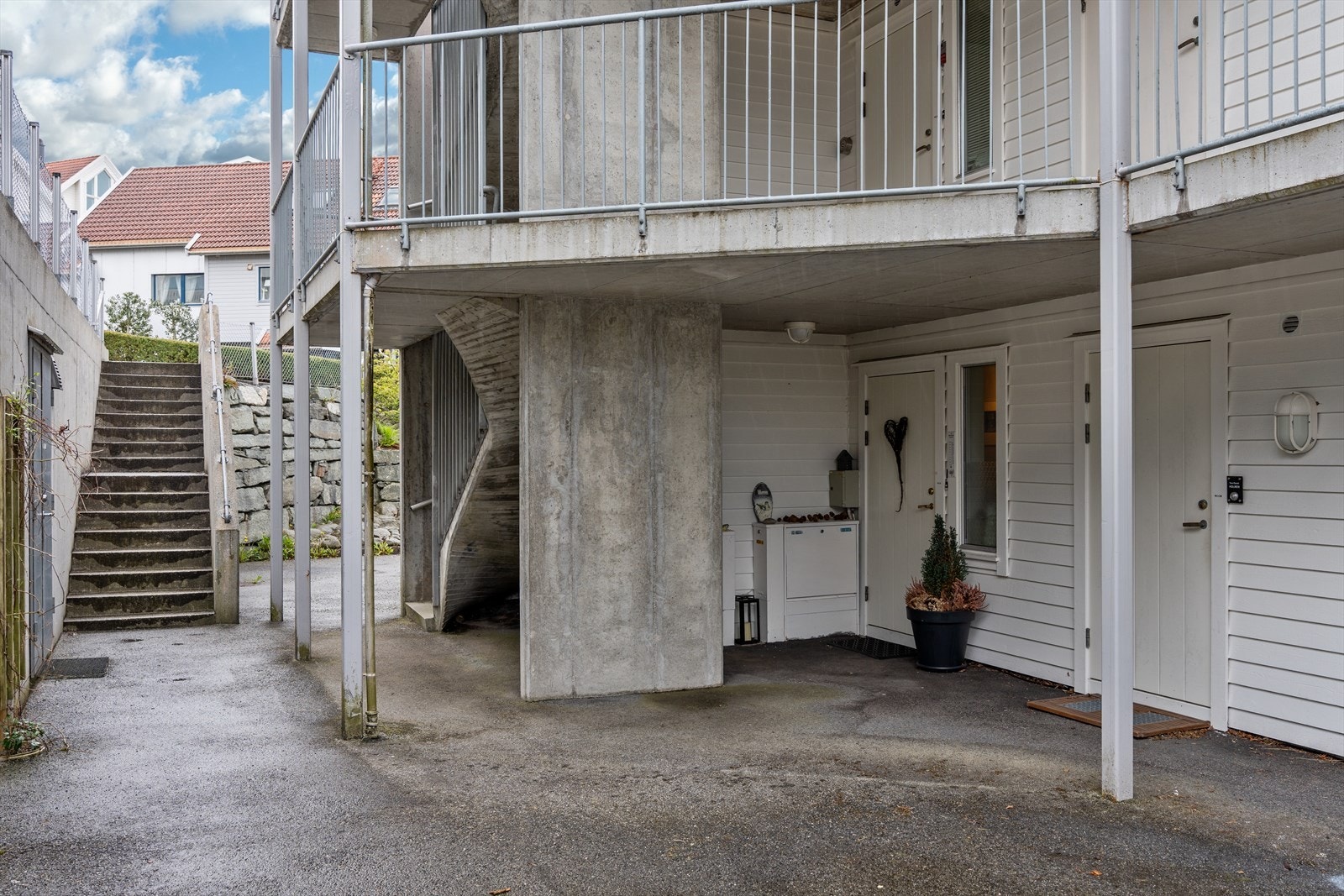 Leiligheten har inngang fra gateplan. Galleribilde