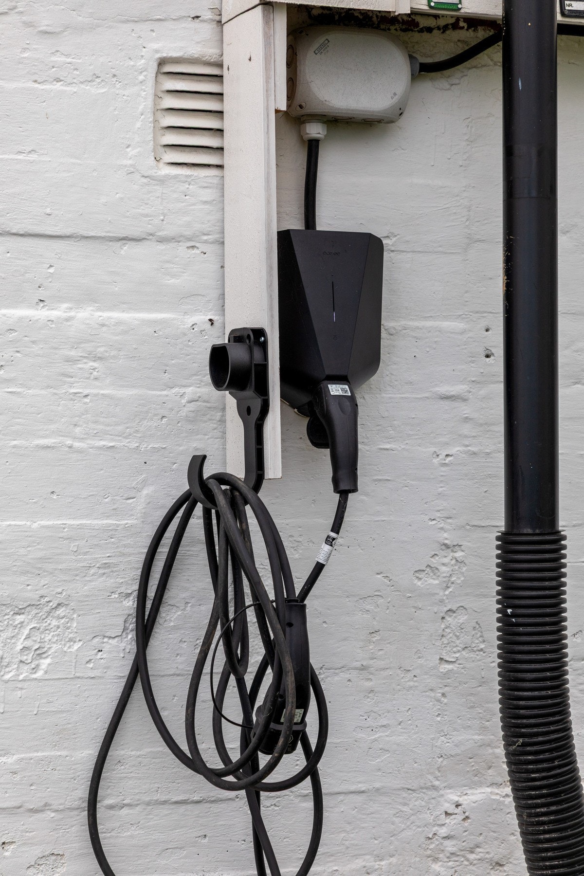 Gode parkeringsmuligheter på utsiden med plass til flere biler. Galleribilde