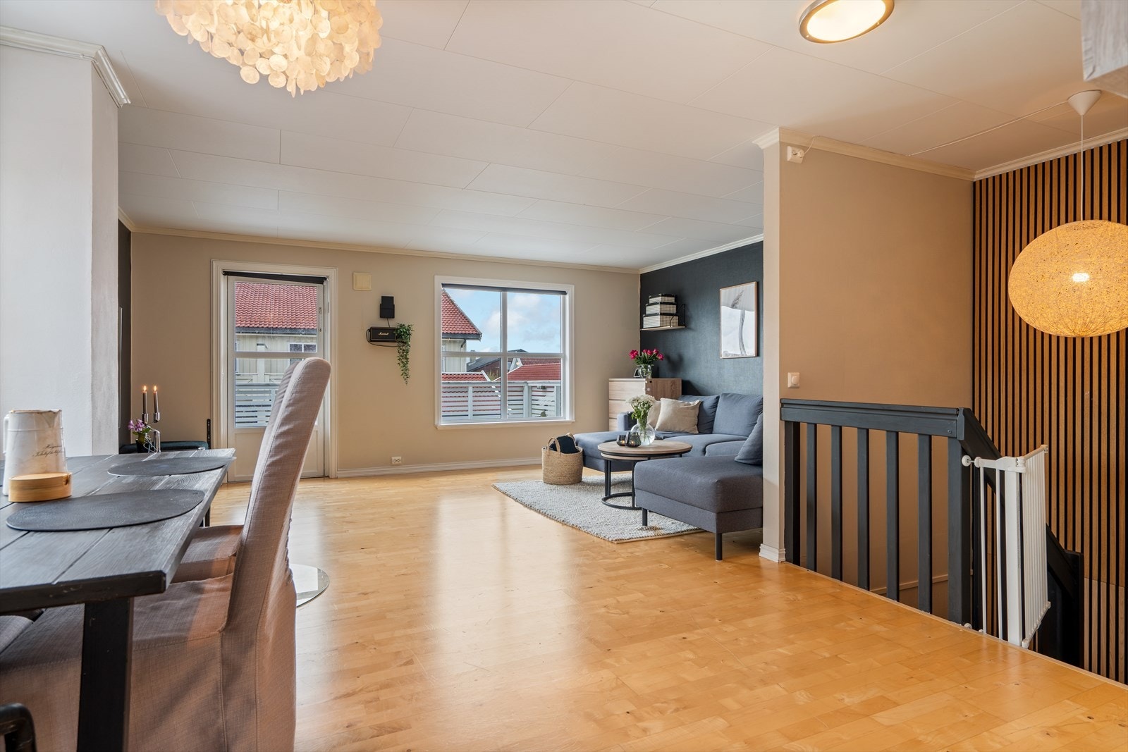 Fra stuen er det direkte utgang til terrassen. Galleribilde