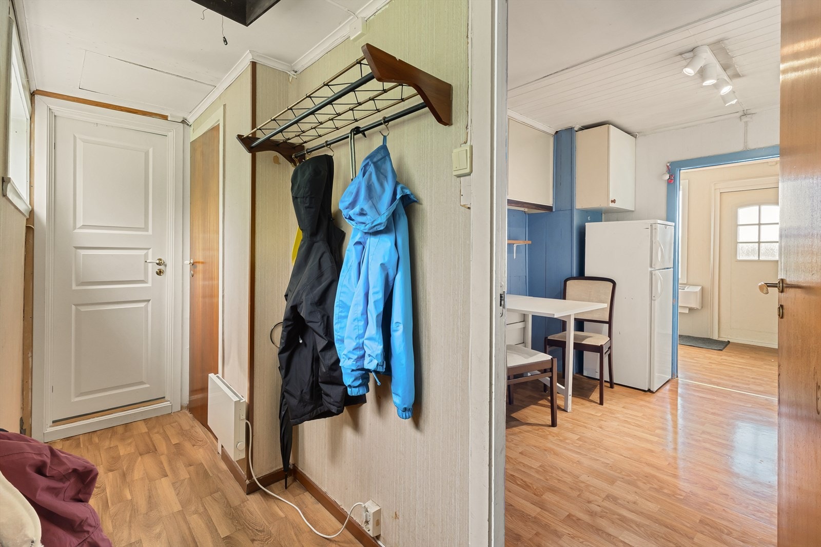Fra entréen/ gangen finner man kjøkkenet. Galleribilde