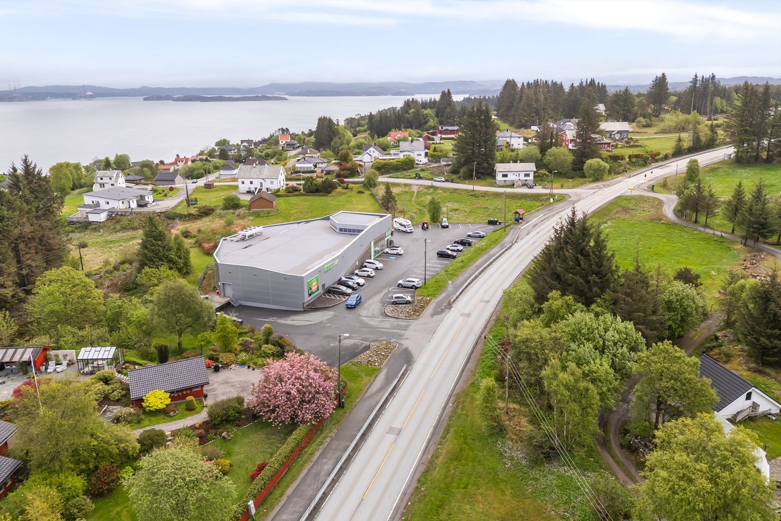 Nærmeste busstopp finner du kun 100 meter fra eiendommen med hyppige avganger til Sartor senter. Galleribilde