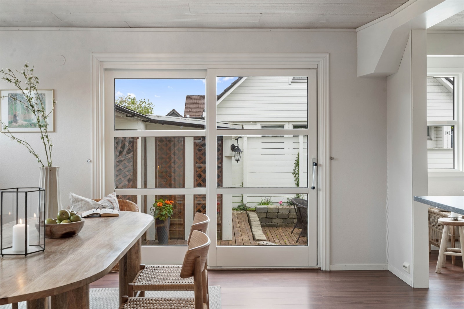 Direkte utgang til terrasse og uteområdet. Galleribilde