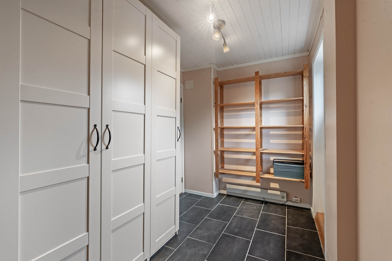 Rommet har egen utgang. Galleribilde