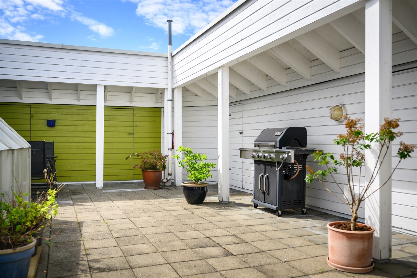 Borettslaget har en felles takterrasse som kan benyttes til soling, grilling og sammenkomster. Galleribilde
