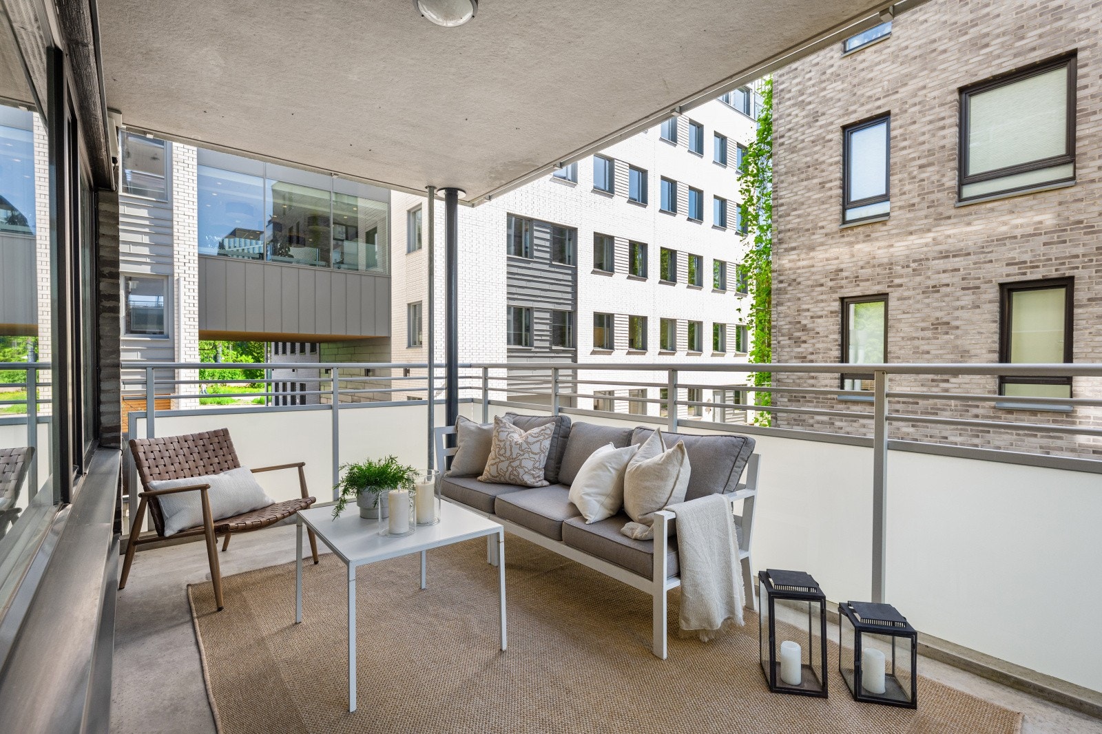 Luftig balkong på 12 m², med plass til utemøblement. Galleribilde