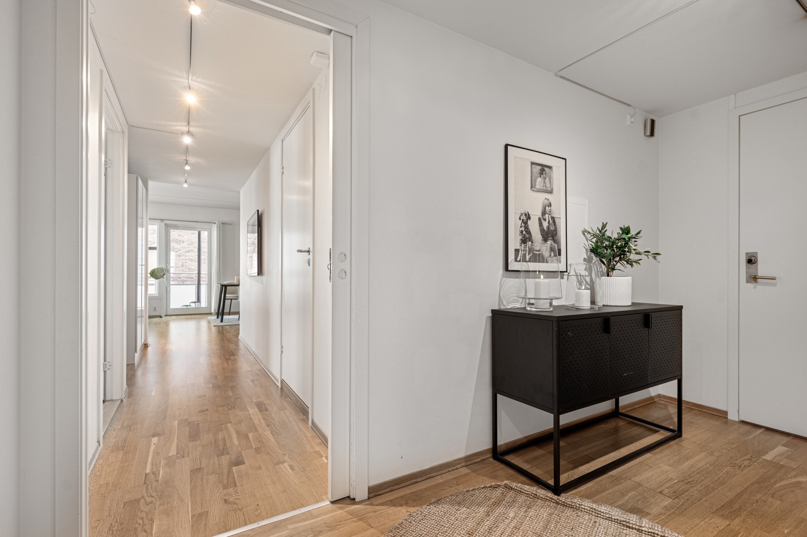 Entréen er luftig og sørger for å gi et godt førsteinntrykk. Galleribilde