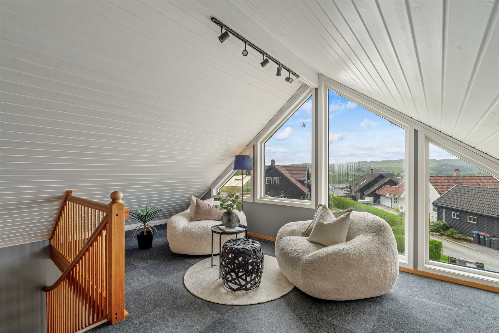 Loftstue / hems Galleribilde