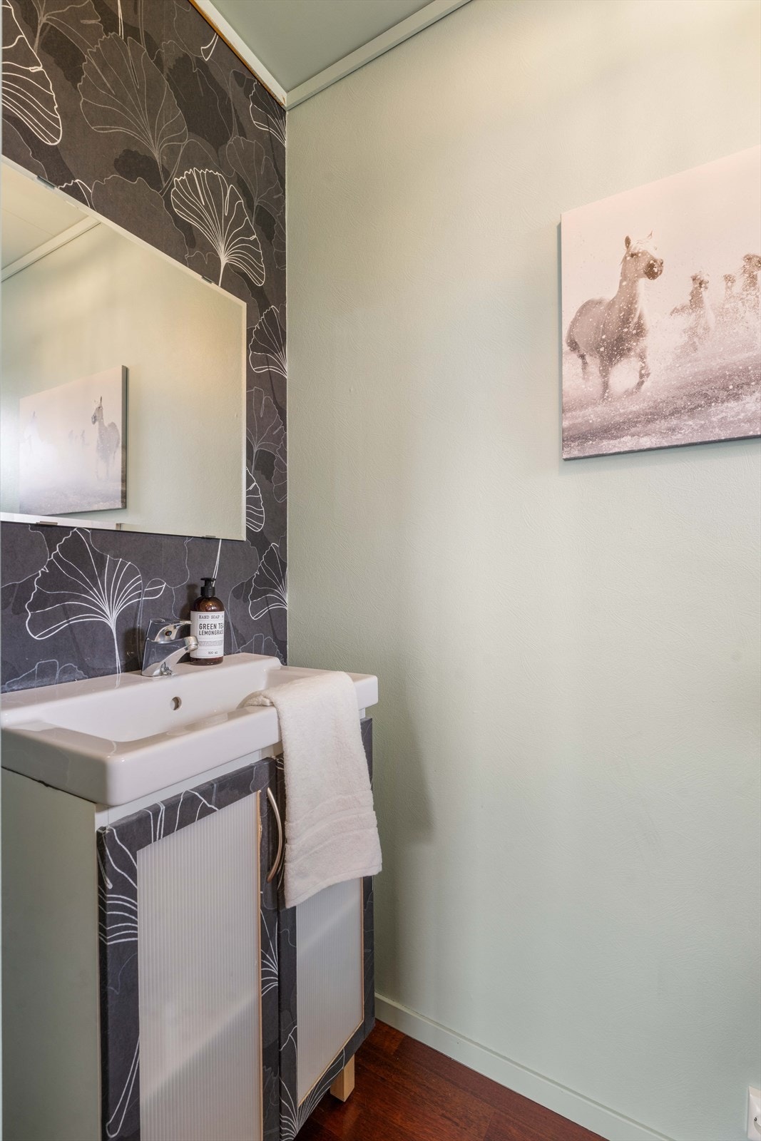 Gjeste wc i 1 etasje. Galleribilde