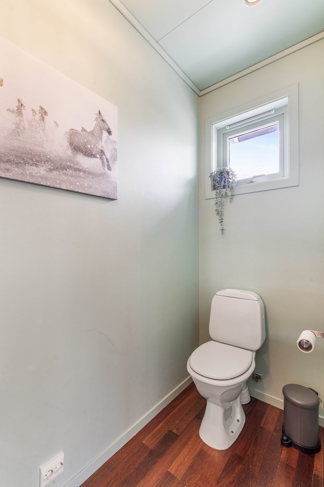 Gjeste wc i 1 etasje. Galleribilde