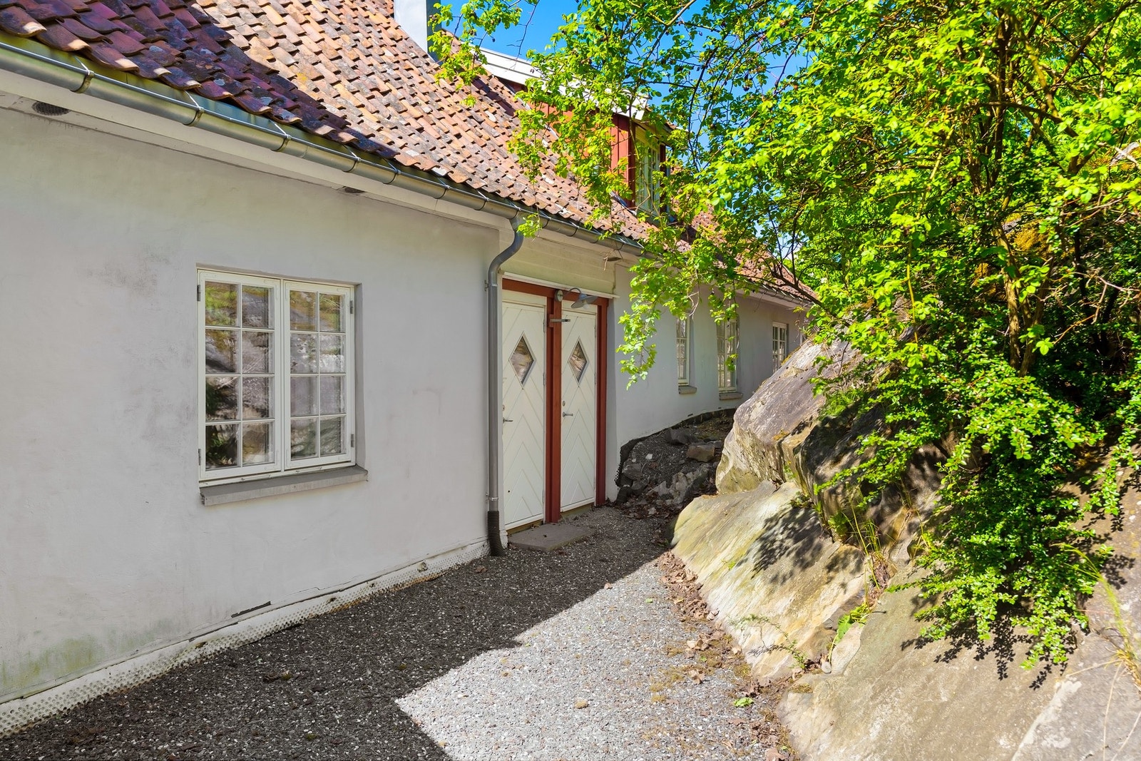 To dører, én leilighet Galleribilde