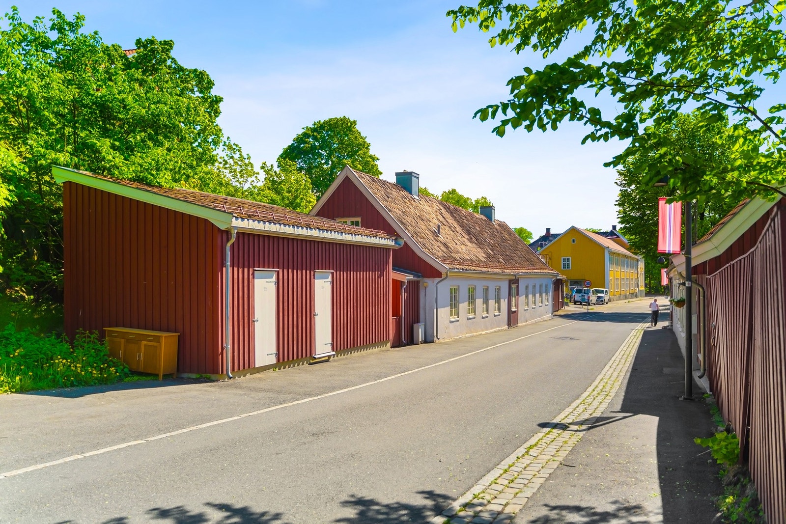 Arbeiderboligene ligger i en rolig og koselig gate Galleribilde