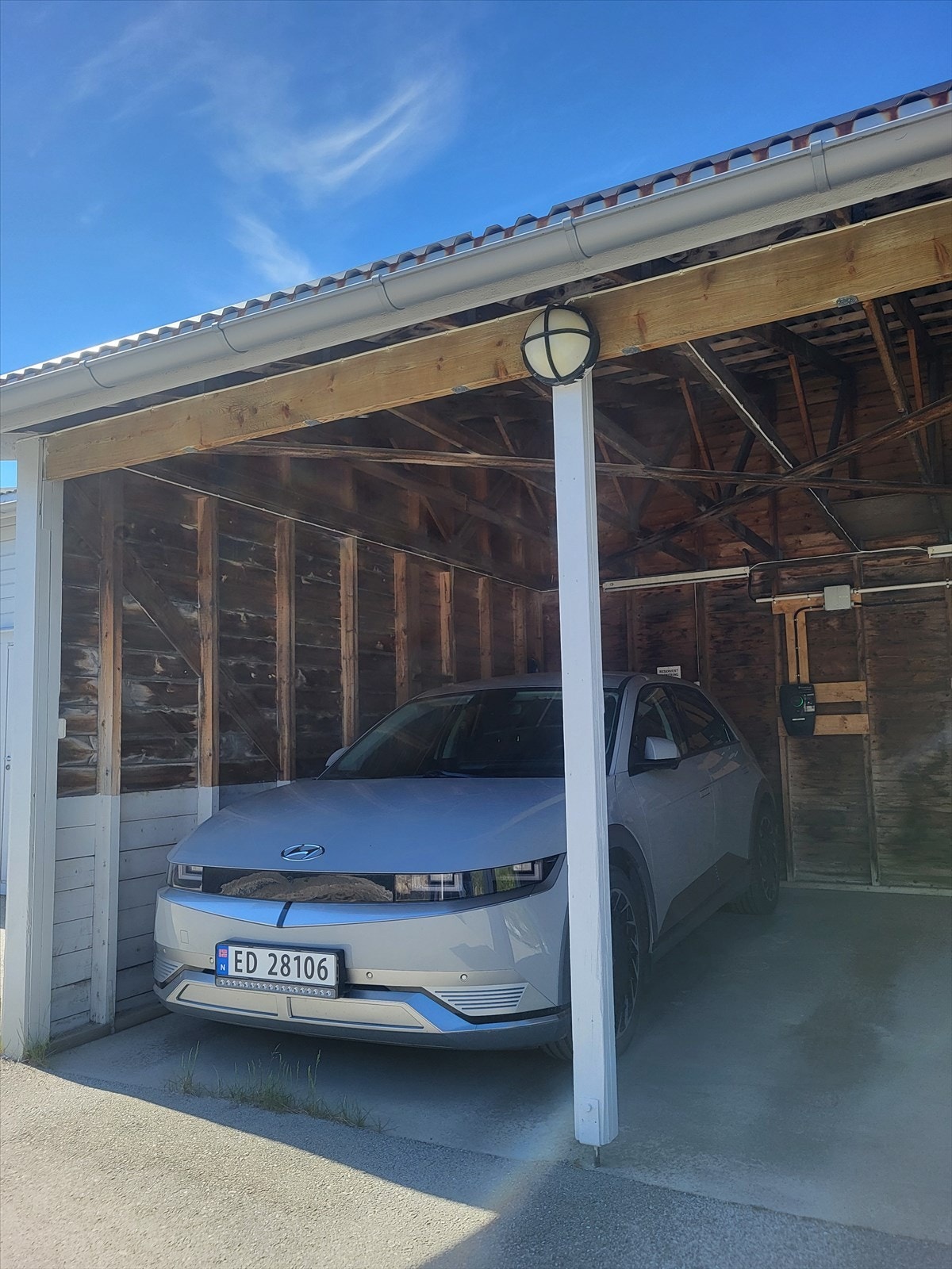 Carport med el-lader. Galleribilde