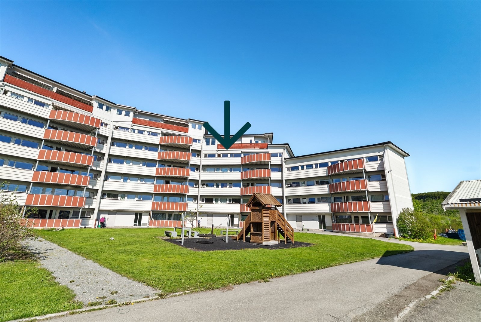 Fasadebilde av blokka. Leiligheten har plassering i 5.etg. Galleribilde