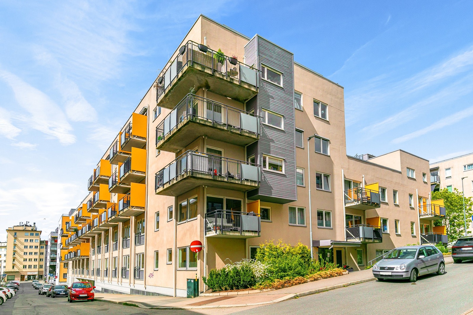 Leiligheten ligger høyt og luftig i bygget med trappefri adkomst med heis! Galleribilde