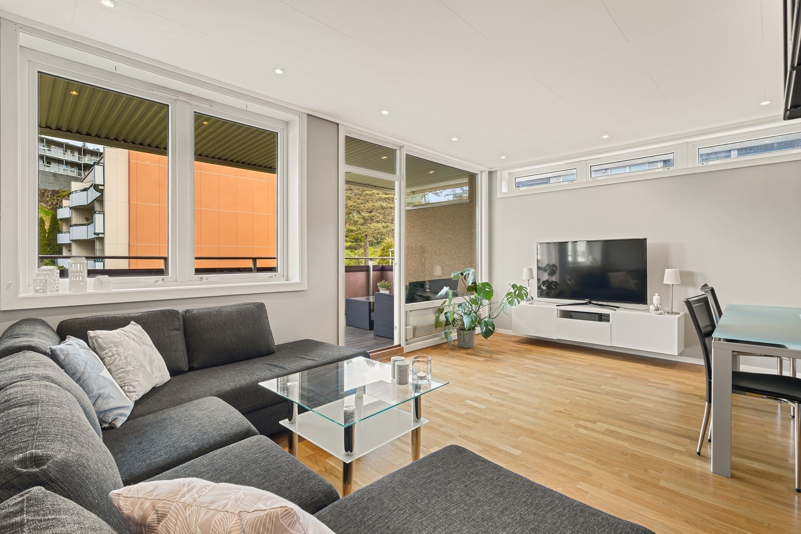 Lys og romslig 2-roms leilighet med solrik altan på ca. 13 m² Galleribilde