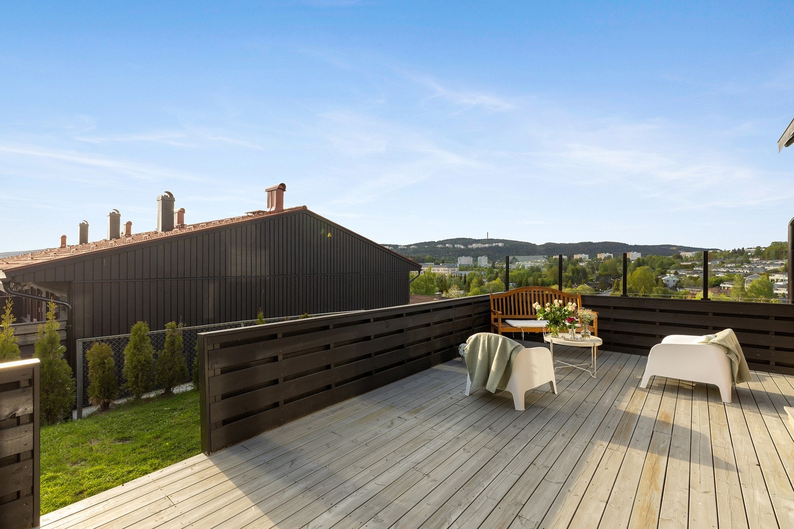 Vestvenst terrasse på ca. 28 kvm med flotte solforhold. Galleribilde