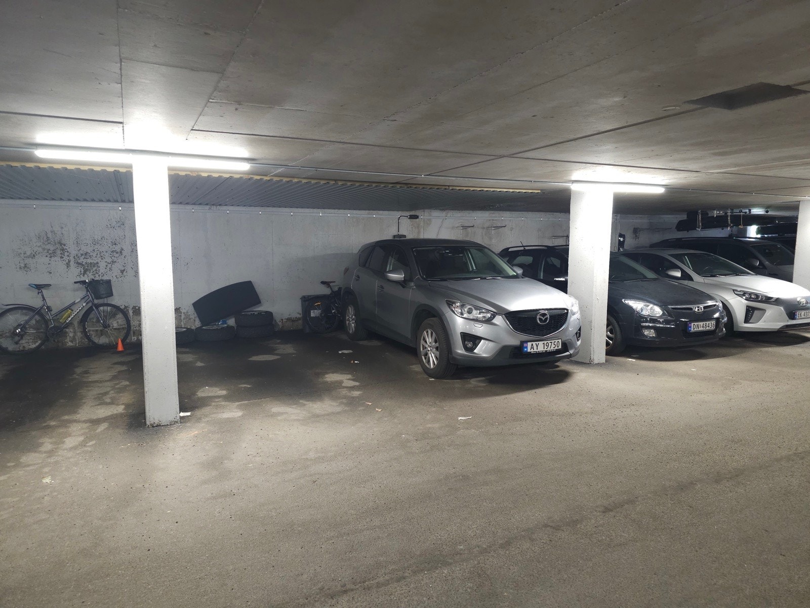 Boligen disponerer 1 garasjeplass med elbillader. Galleribilde