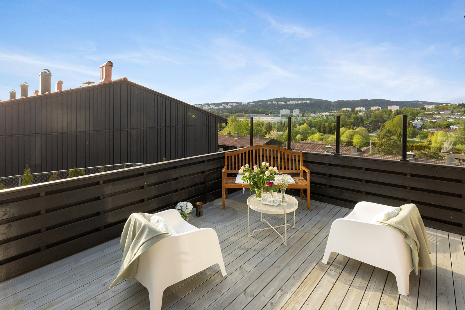 På terrassen er det god plass til utmøbler og grill. Galleribilde