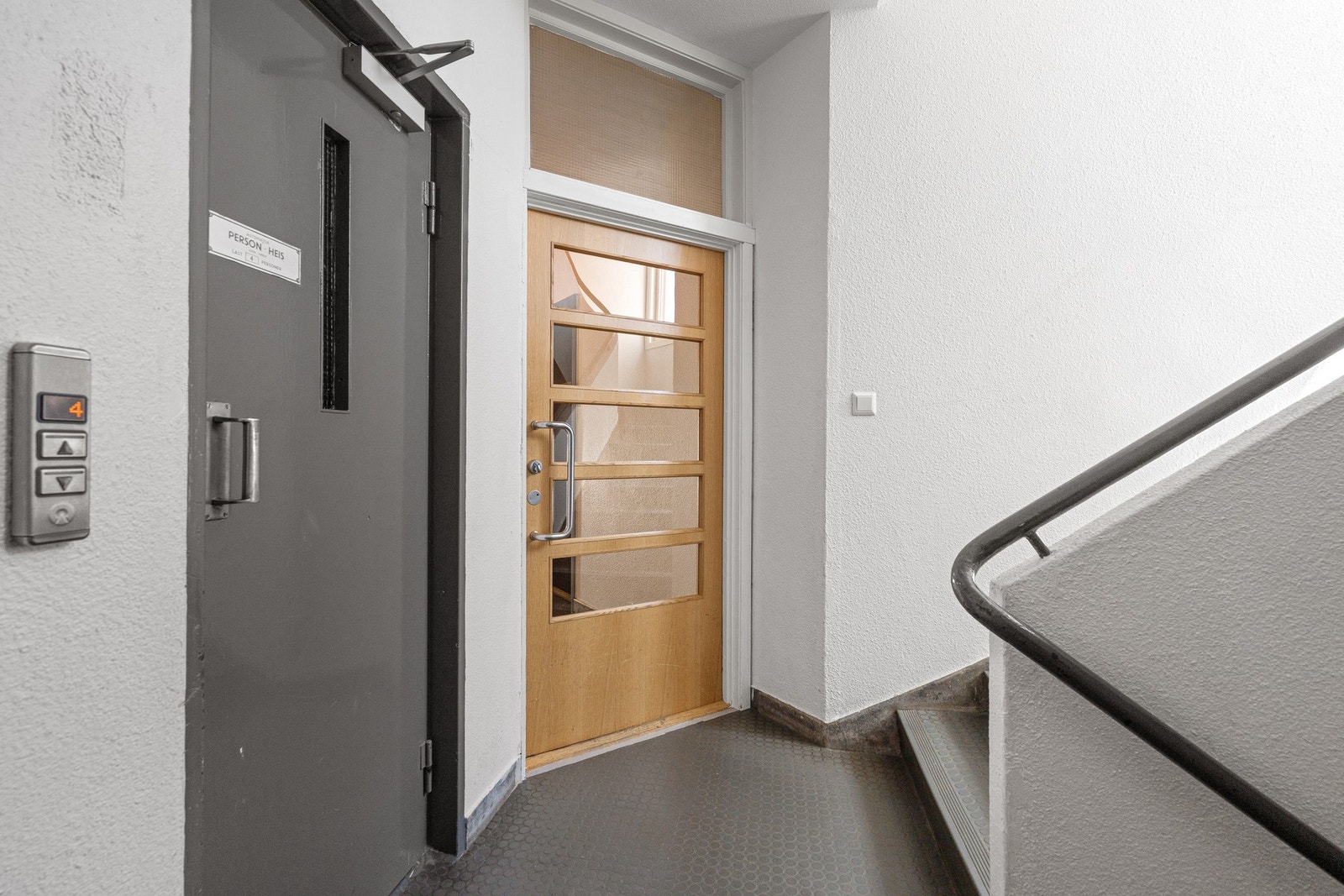 Det er heis i bygget. Galleribilde