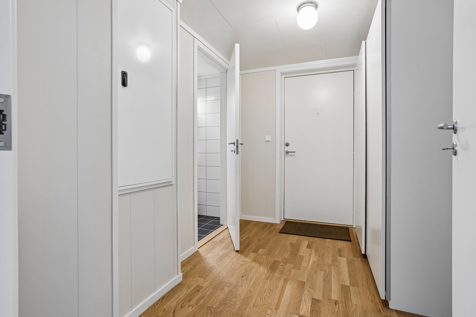 Fra gangen er det tilkomst til badet. Galleribilde