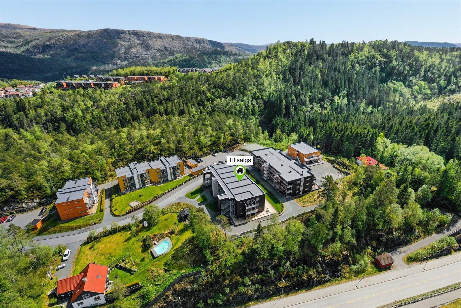 Landlige, rolige omgivelser, men kort vei til det meste man har behov for i hverdagen. Galleribilde