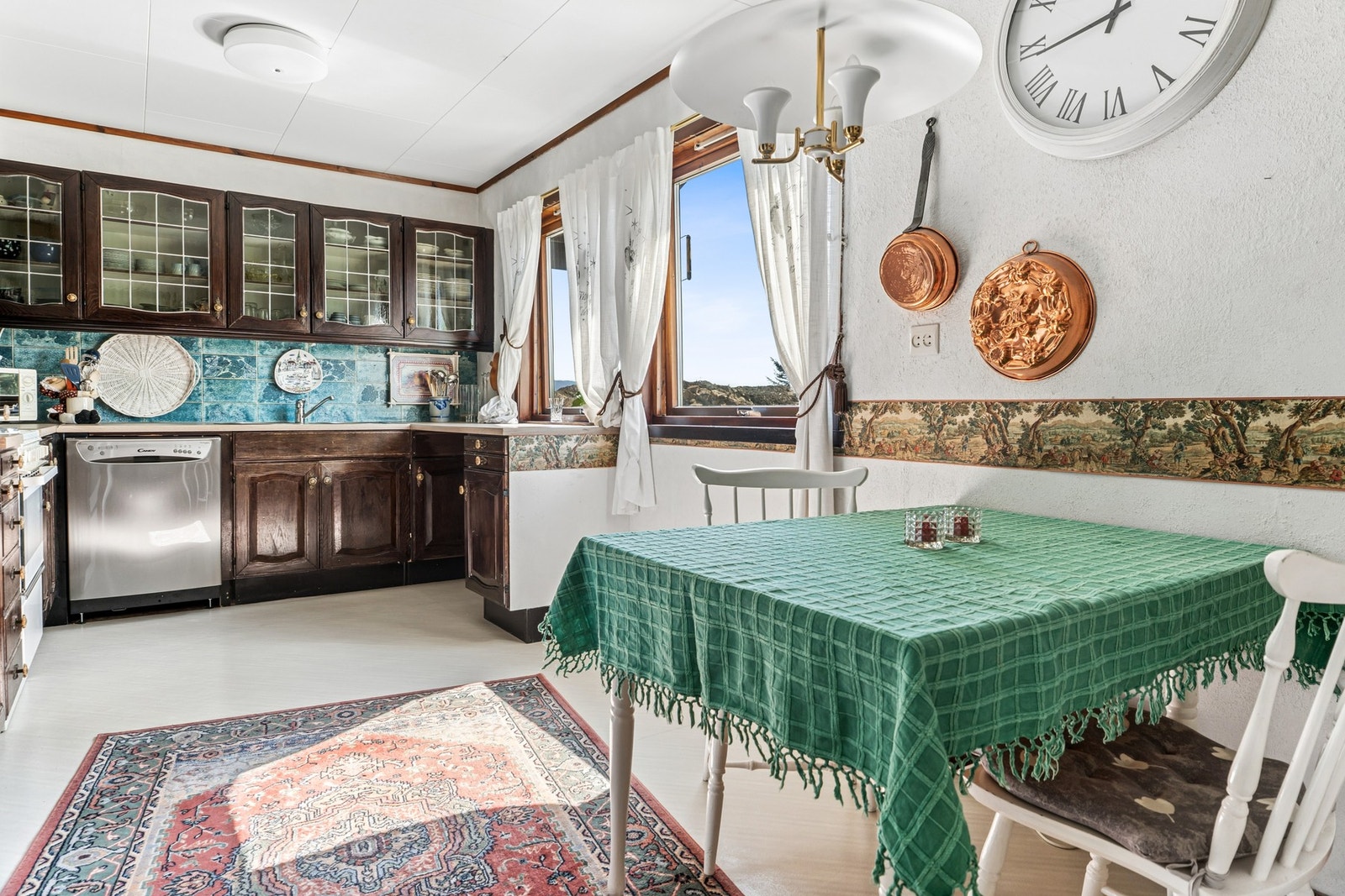 Plass til spisegruppe på kjøkkenet. Galleribilde