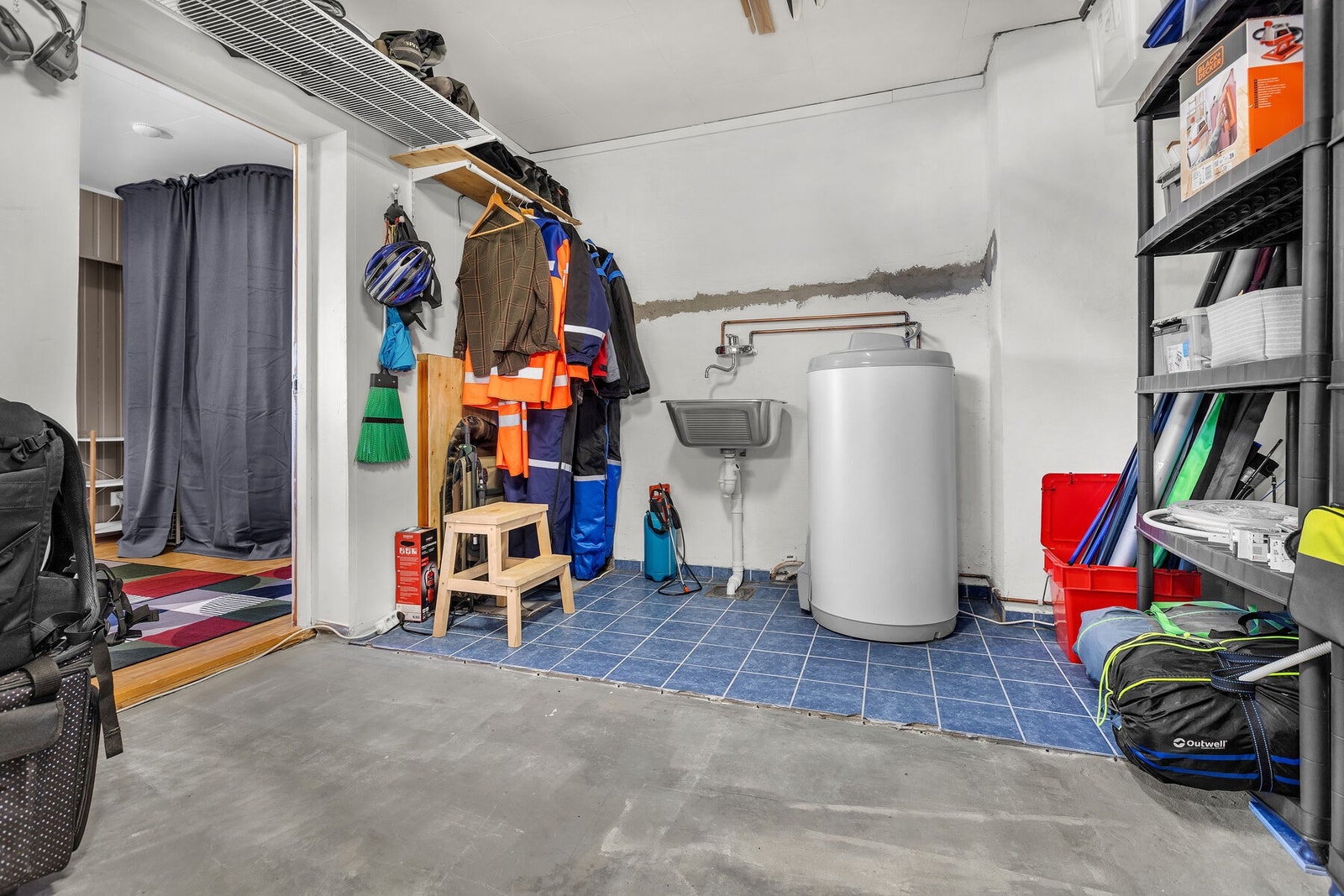 En av bodene har støpt gulv og er ideell for grovlagring. Galleribilde
